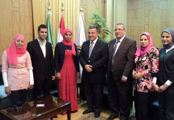 رئيس جامعة بنها يكرم الأولى على قطاع التمريض بالجامعات المصرية
