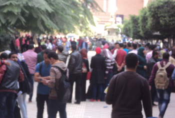طلاب جامعة بنها يحولون مظاهرة للإخوان لآخري في حب مصر