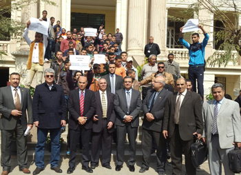 وقفة تضامنية مع أسر الشهداء الذين سقطوا فى ليبيا بجامعة بنها