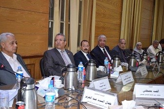 Lors de la réunion du Conseil des Doyens des facultés de l'Université de Banha : le professeur Elsayed Elkaddi demande la création d'un centre de livre universitaire dans toutes les facultés.
