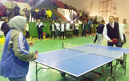The university president inaugurates the sports day and participates in a Ping-Pong match   