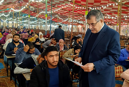 «المغربى» يواصل جولاته لتفقد الامتحانات بكليات جامعة بنها