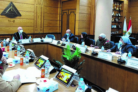 Benha University discusses its participation at the Presidential Initiative  