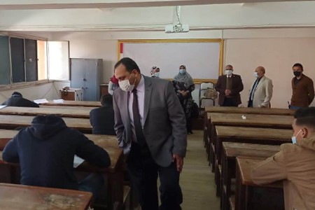 Prof. Tamer Samir inspects the First Semester Exams at Faculties of Science and Engineering 