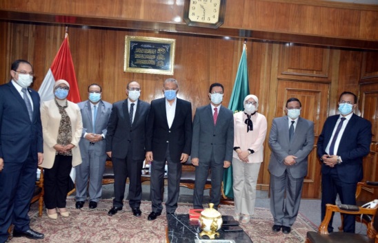 Qalyoubia Governor discusses granting the Egyptian fellowship between Benha University and the Directorate of Health