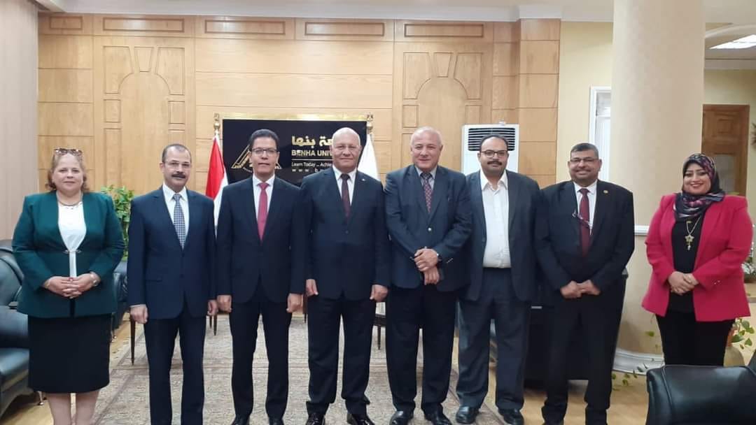 El-Gizaway hosts Benha non-governmental university acting president in his office