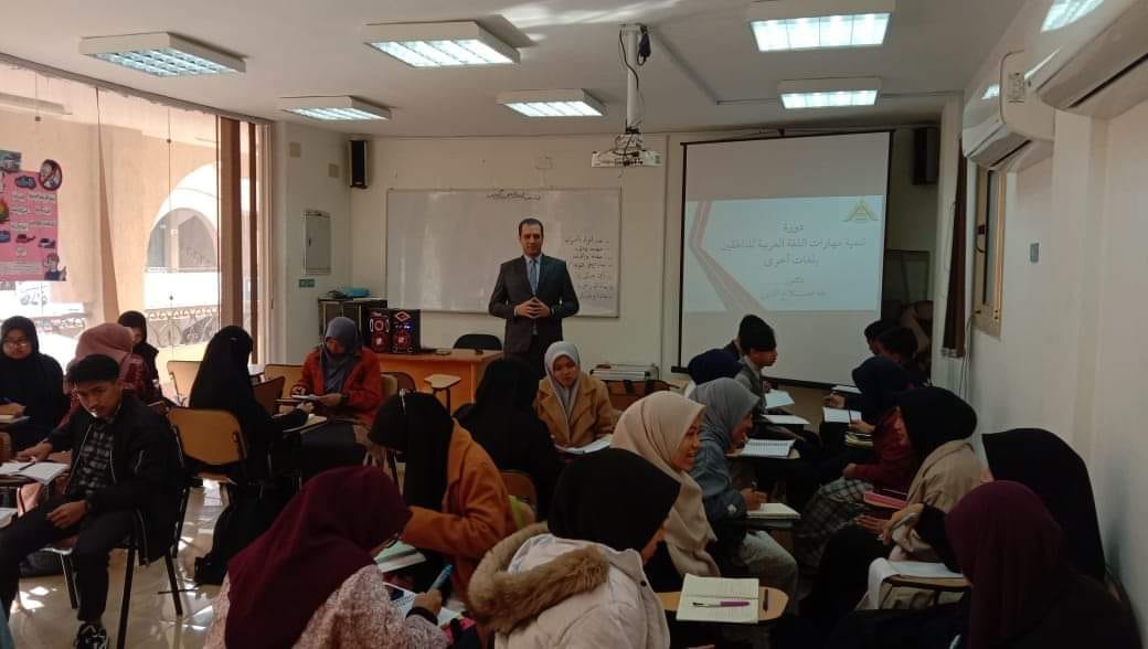 للأسبوع الثاني :  استمرار تدريب الطلاب الإندونيسيين على مهارات التحدث باللغة العربية بجامعة بنها