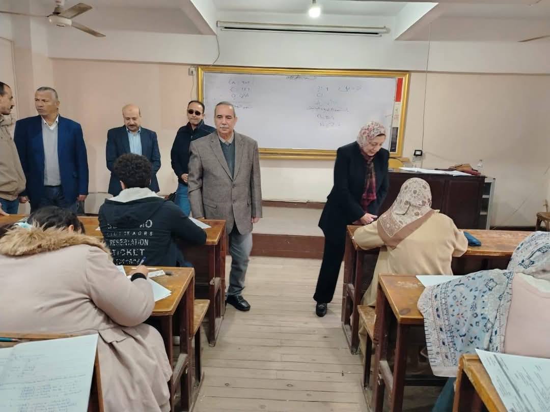 Vice President of Benha University for postgraduate Studies Inspected the Progress of postgraduate Exams at the Faculty of Science