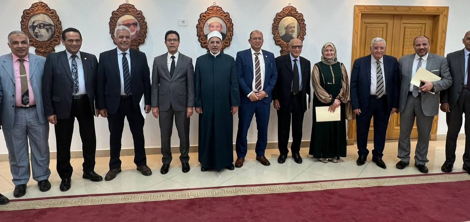 رئيس جامعة الأزهر يلتقي رئيسي جامعتي بنها وحلوان بهدف تعزيز التعاون العلمي وتبادل الخبرات والمعرفة وتحسين جودة التعليم والابتكار 