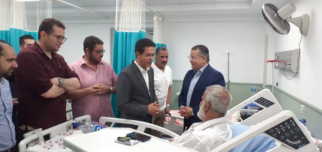 رئيس جامعة بنها يتفقد سير العمل والاطمئنان على المرضى بمستشفي الجراحة 