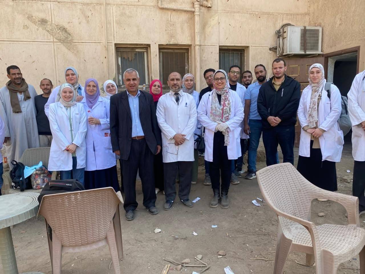 جامعة بنها ومؤسسة حياة كريمة ينظمان قافلة بيطرية  بقرية بهرمس بمنشاة القناطر 