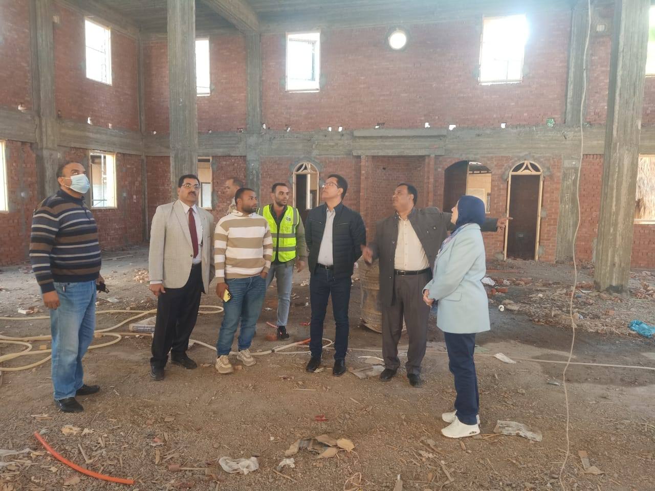 President of Benha University Inspects Construction of Al-Rahman Al-Raheem Mosque at the Faculty of Education