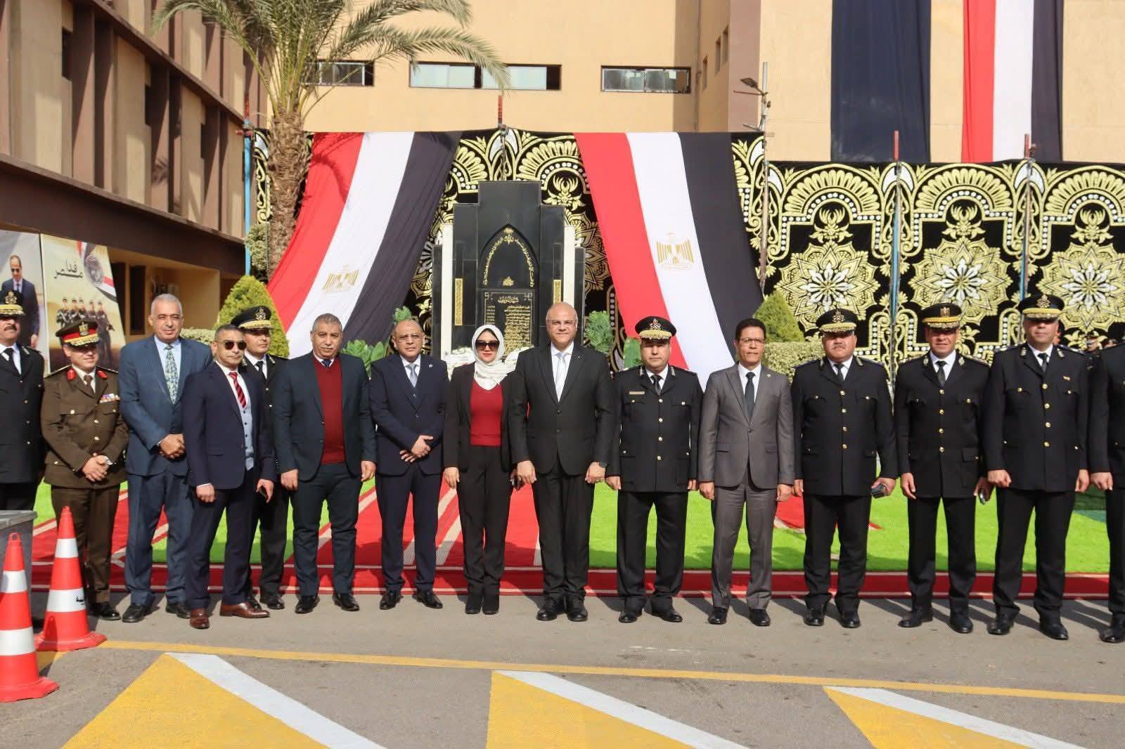 محافظ القليوبية ورئيس جامعة بنها يشاركان رجال الشرطة الاحتفال بعيدهم الـ 74     
