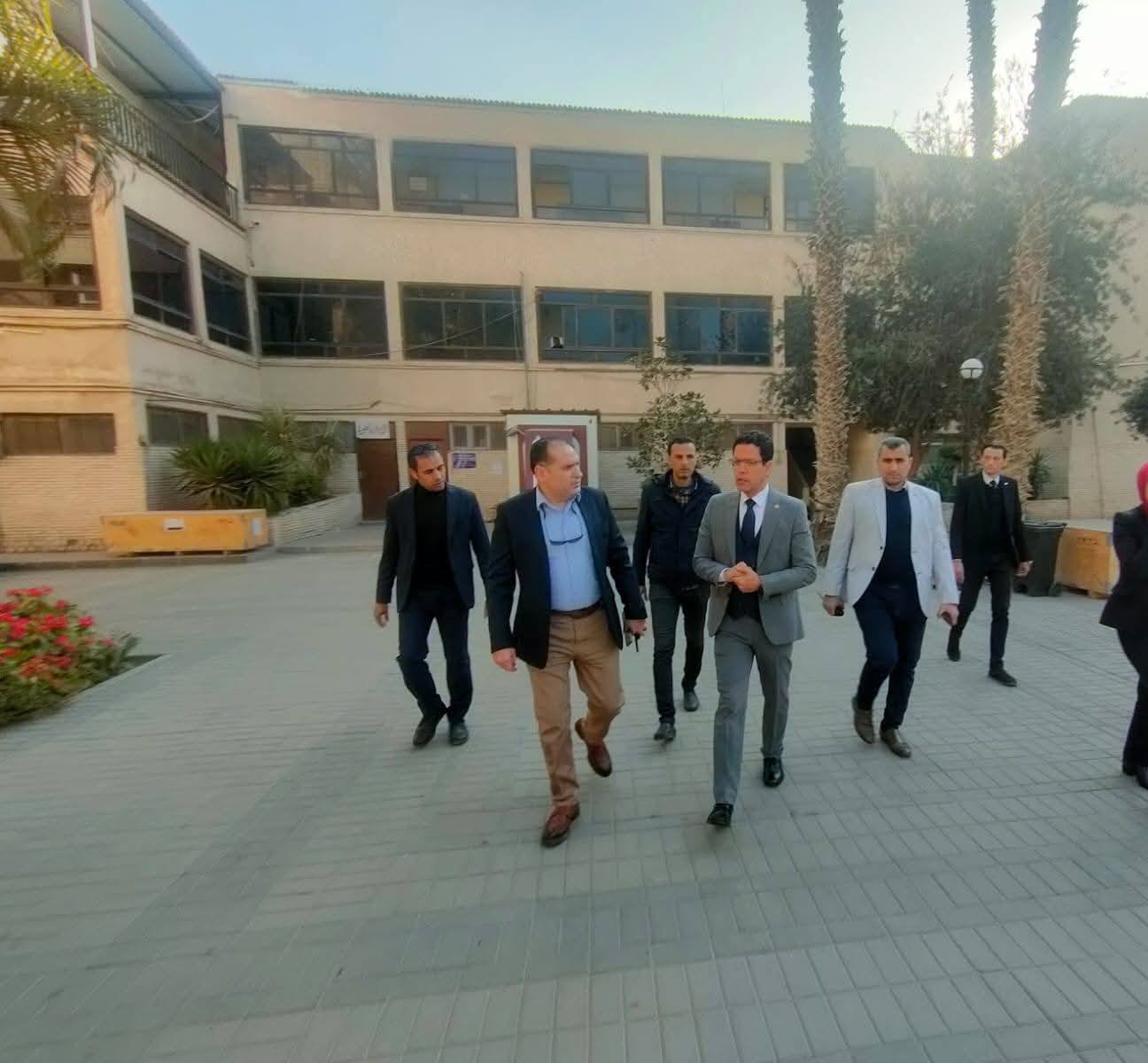 رئيس جامعة بنها يتفقد أعمال تطوير مبنى الأمن الإدارى