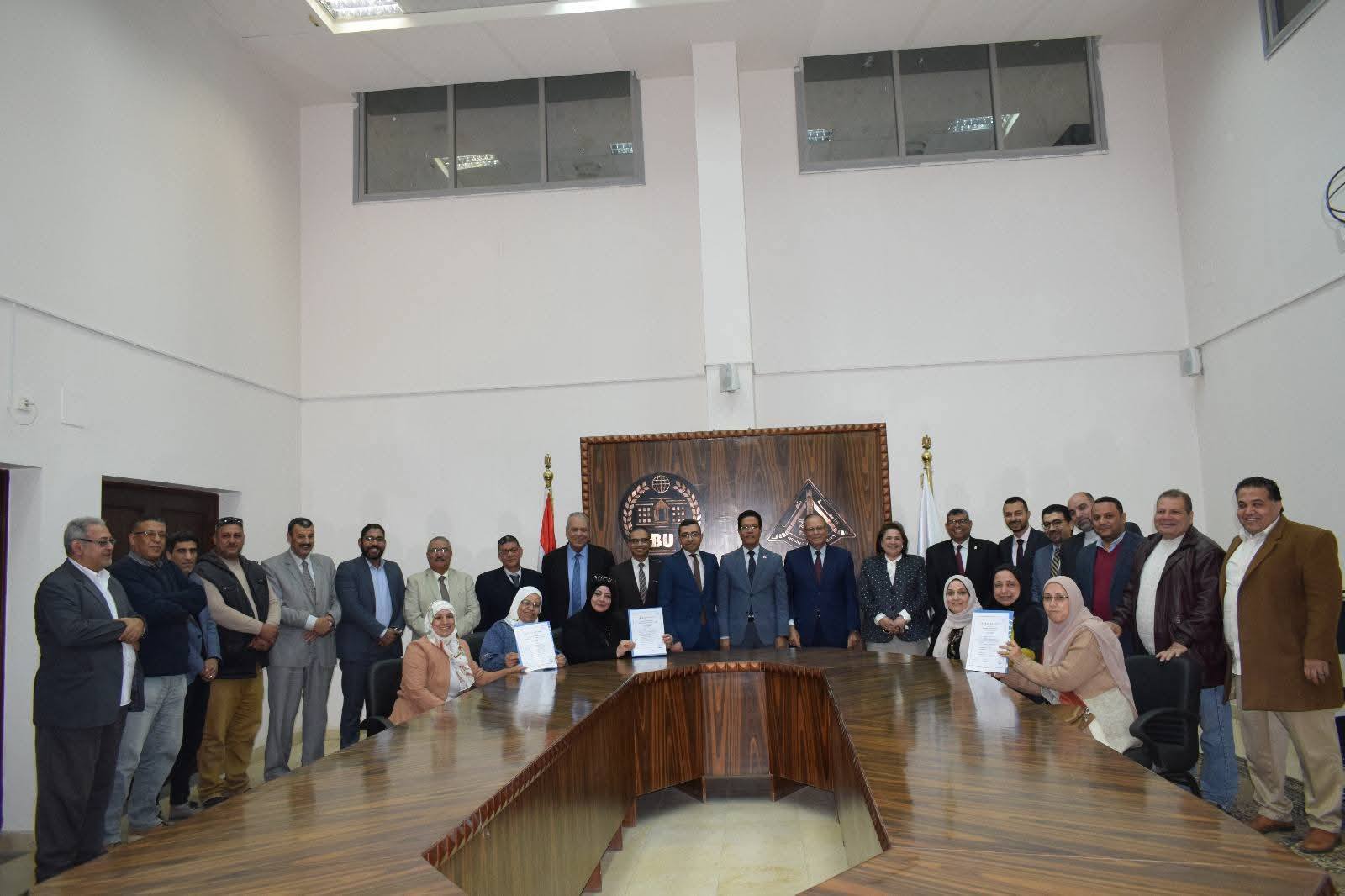 الأولى على مستوى الجامعات: المدن الجامعية بجامعة بنها تحصل علي شهادات النظام المتكامل للجودة والسلامة والصحة المهنية والإدارة البيئية 