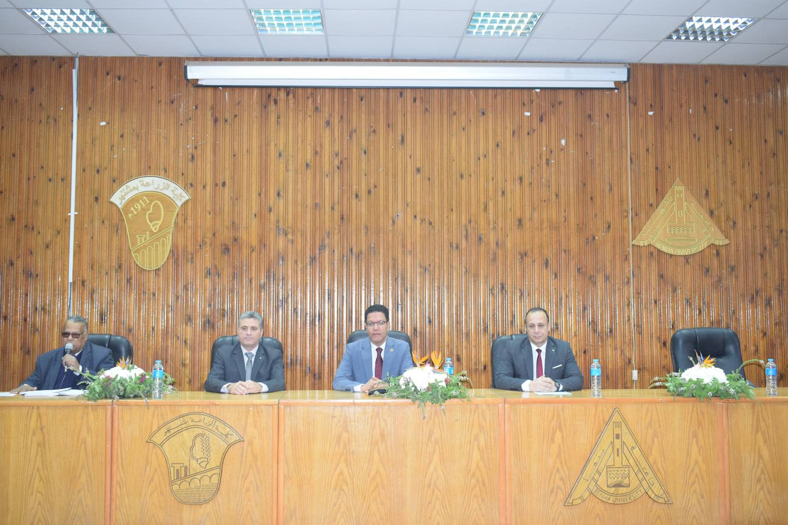 رئيس جامعة بنها يترأس مجلس كلية الزراعة ويكرم عمداء الكلية السابقين