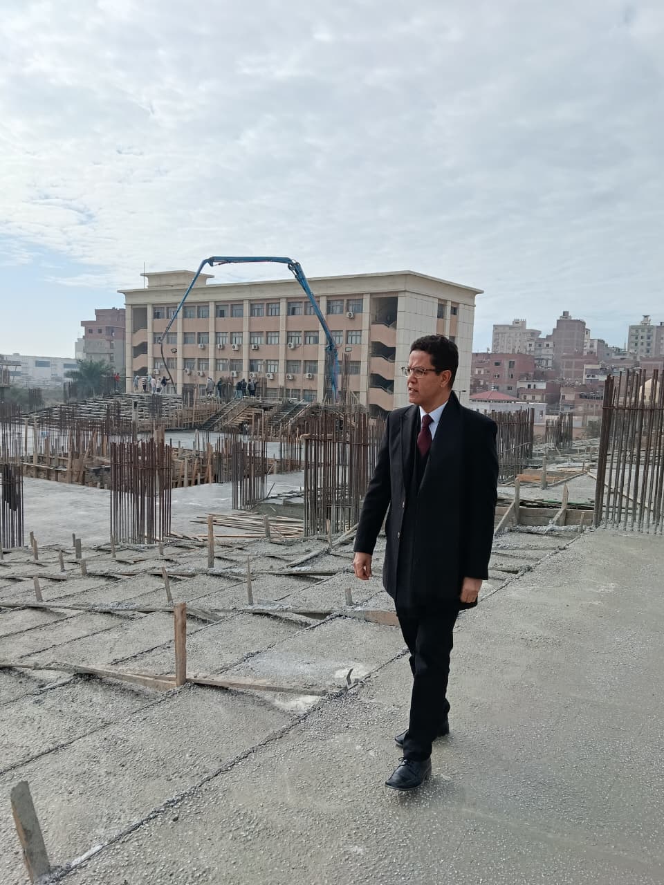 Benha Univ. President Checks Progress on Kafr Saad Lecture Halls and Mosque at Faculty of Education