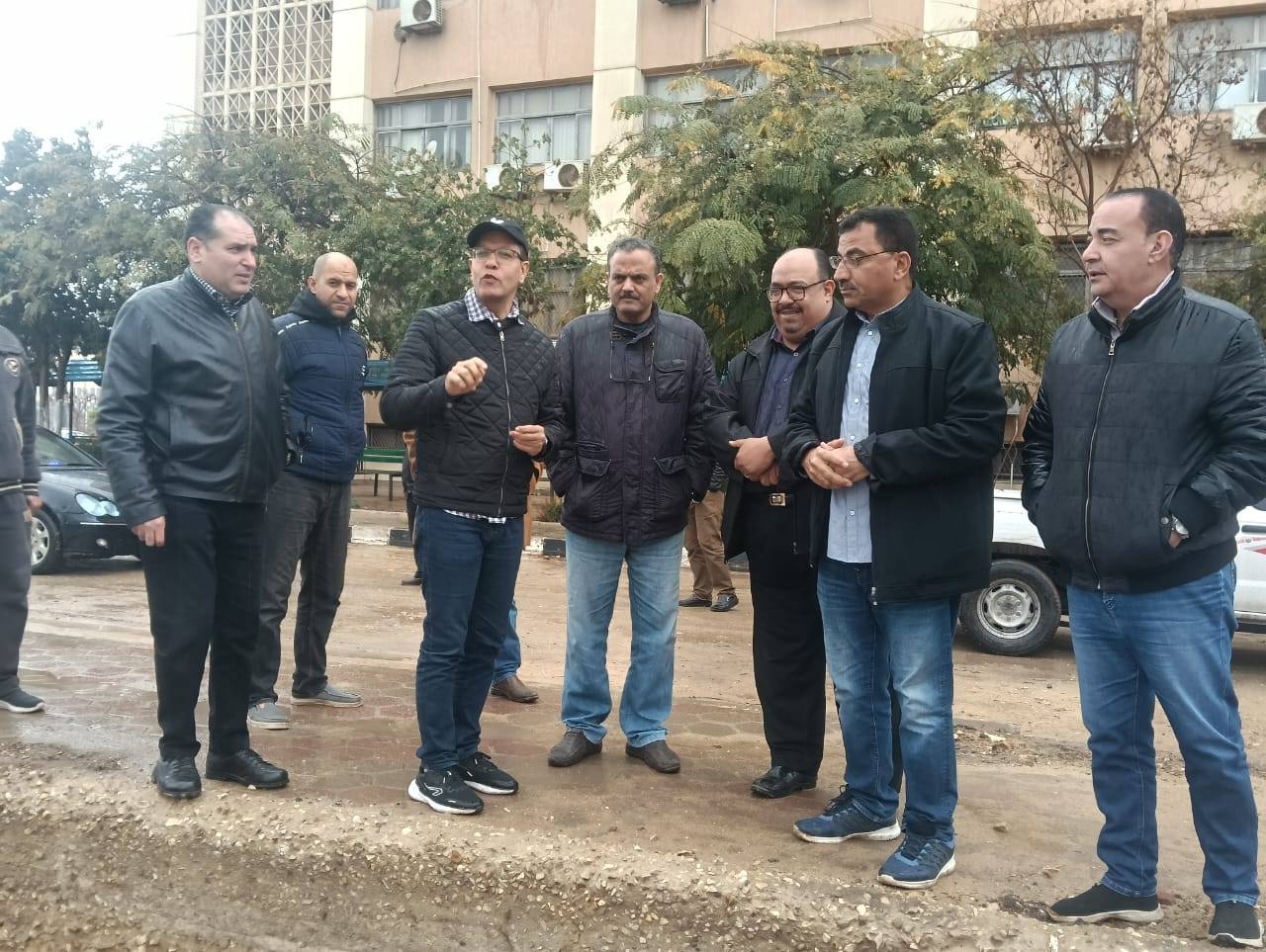 رئيس جامعة بنها يتفقد المنشآت الجامعية وإزالة آثار مياه الأمطار 