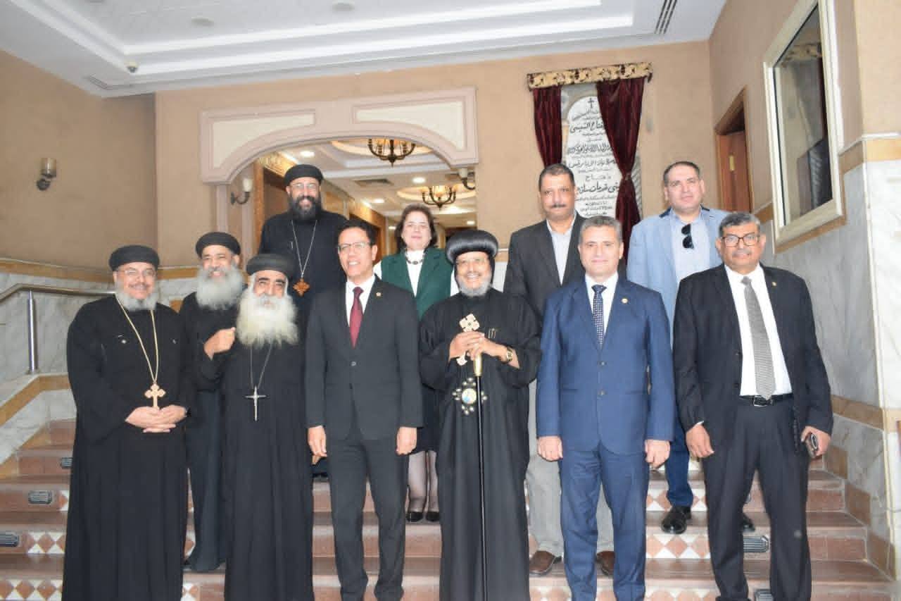 رئيس جامعة بنها يقدم التهنئة للأخوة المسيحيين بعيد القيامة المجيد في كنائس شبرا الخيمة وشبين القناطر