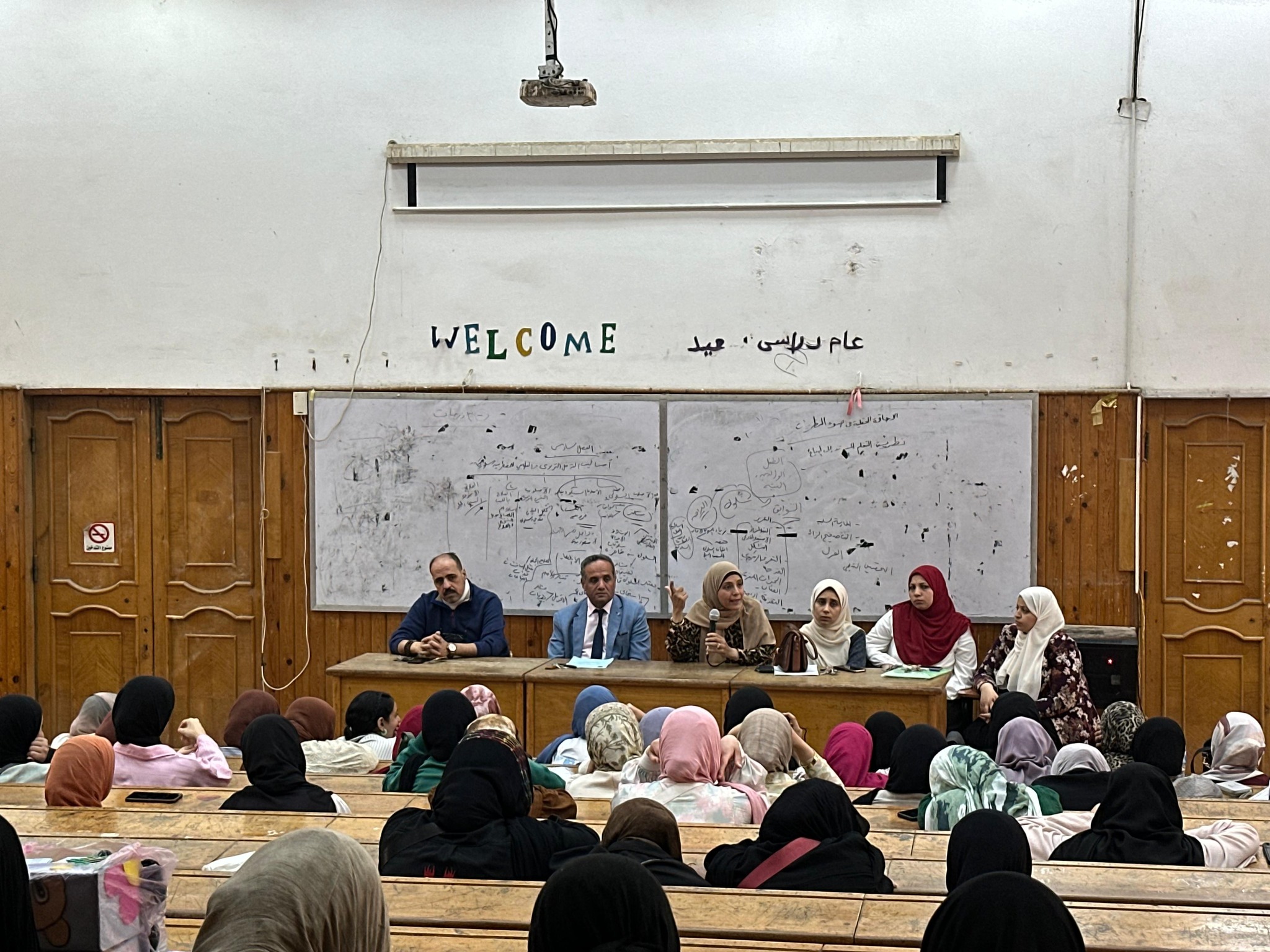 Benha University Organizes Awareness Seminar in Cooperation with Qalyubia Electricity Sector on Mechanisms for Rationalizing Electricity Consumption for Students