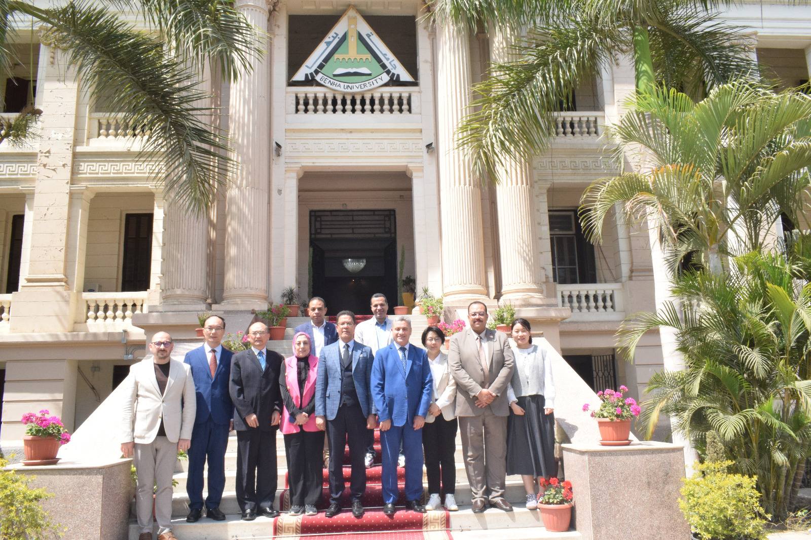على هامش المؤتمر الخامس للعلوم التطبيقية: رئيس جامعة بنها يستقبل وفدا من جامعة وسط الصين الزراعية