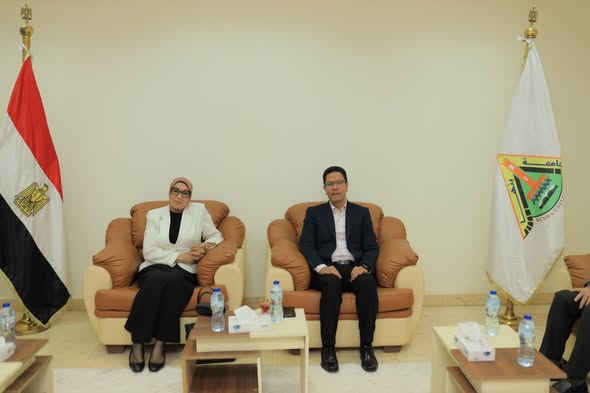 Benha University President Welcomes Pharmaceutical Studies Sector Committee  