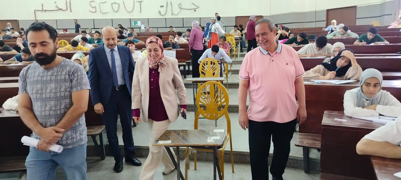 نائب رئيس جامعة بنها للدراسات العليا تتفقد سير الامتحانات بكليتى العلوم والحاسبات والذكاء الاصطناعي 