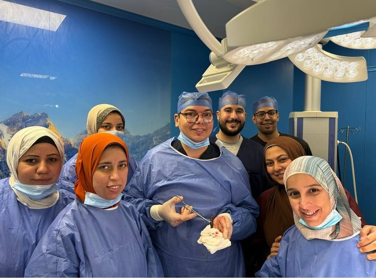 استخراج جسم غريب وإنقاذ العصب السابع لمريض بمستشفى بنها الجامعي 