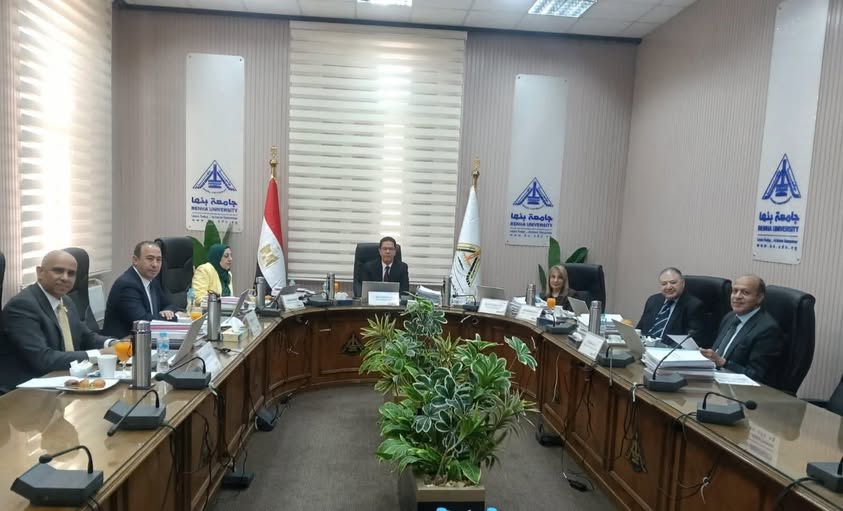 لجنة قيادات جامعة بنها تستقبل المتقدمين للوظائف القيادية