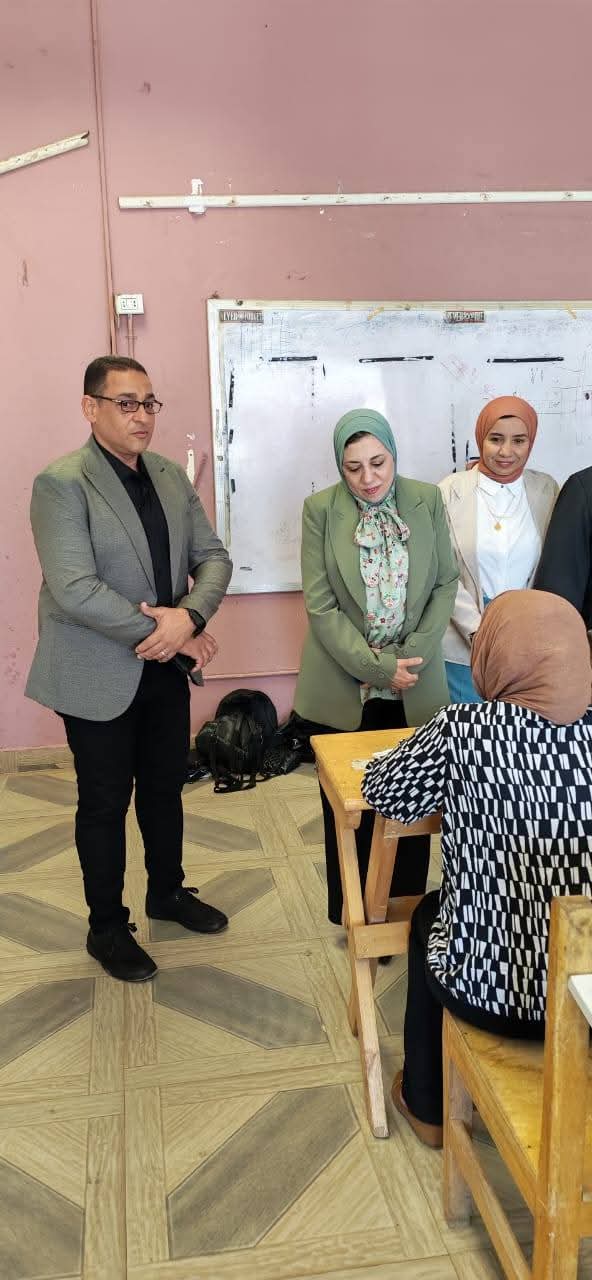 نائب رئيس جامعة بنها للدراسات العليا تواصل تفقد سير امتحانات الفصل الدراسي الثاني 