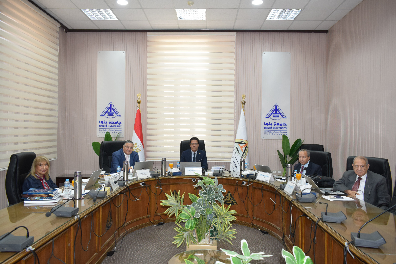 رئيس جامعة بنها يترأس لجنة اختيار عميد كلية العلوم