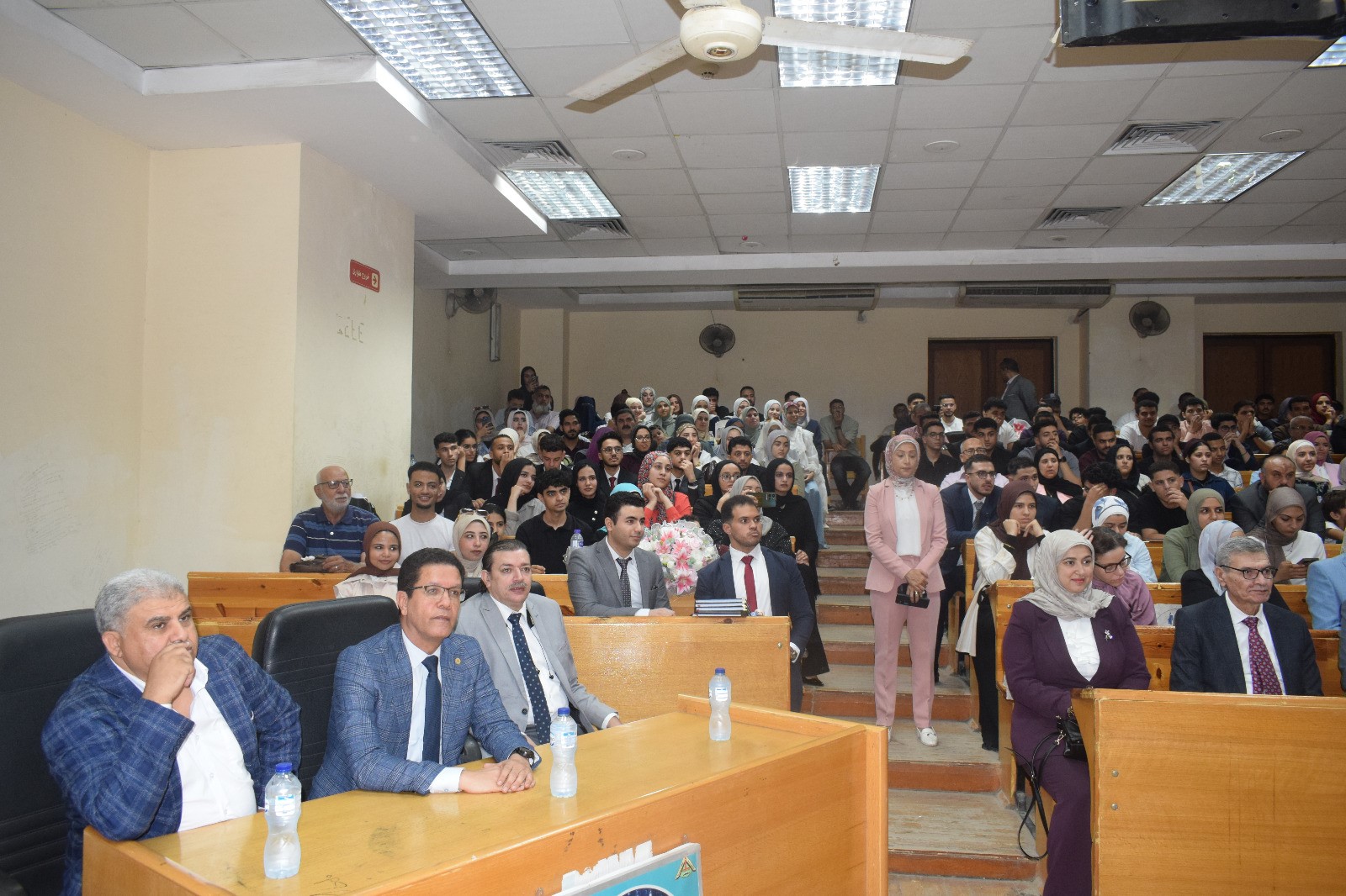 رئيس جامعة بنها يشهد مشروعات تخرج طلاب كلية الحاسبات والذكاء الاصطناعي