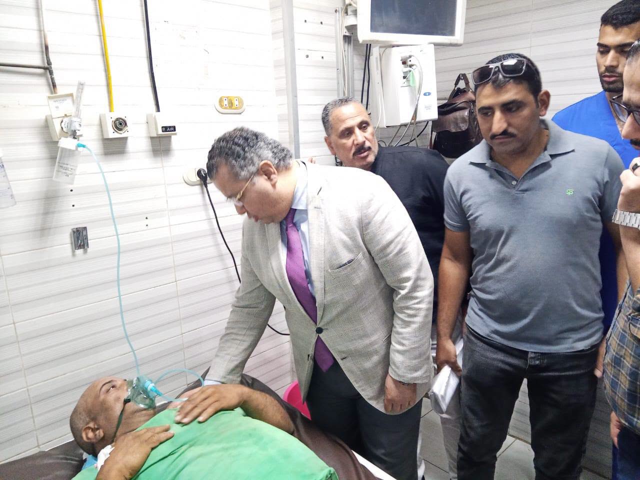 المدير التنفيذي لمستشفيات بنها الجامعية يتابع مصابي حادث تسرب الكلور بوحدة مياه الرملة