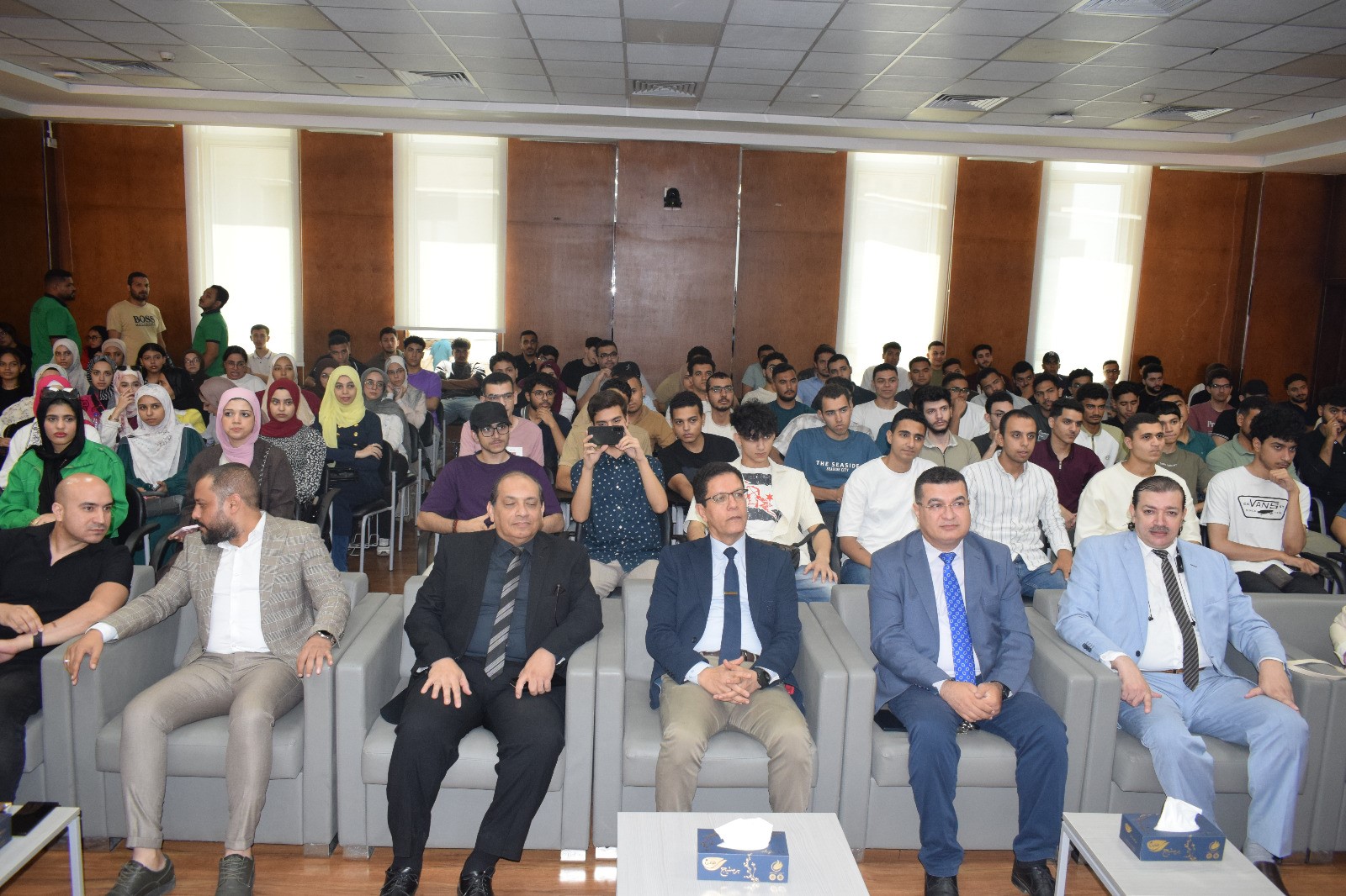 رئيس جامعة بنها: تأهيل طلاب الجامعة لوظائف المستقبل من خلال التدريب والشراكات الصناعية