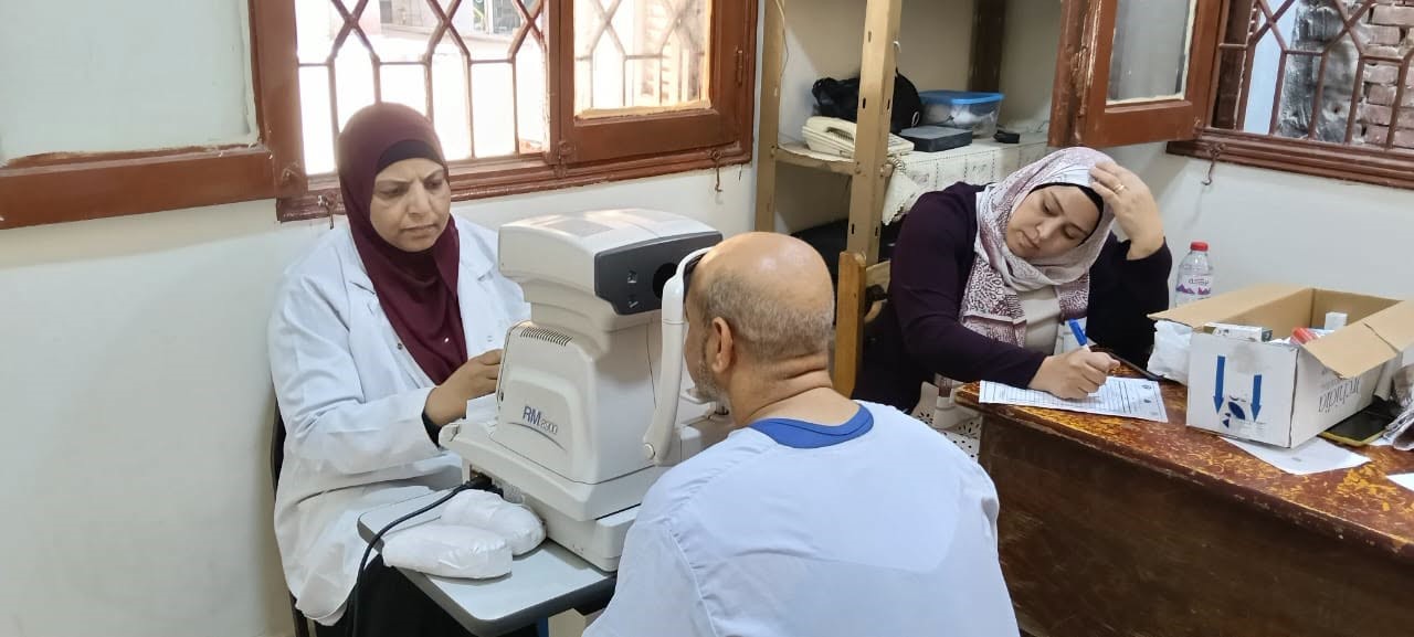 ضمن دورها المجتمعي .. جامعة بنها تنظم قافلة طبية مجانية لأهالي قرية نقباس