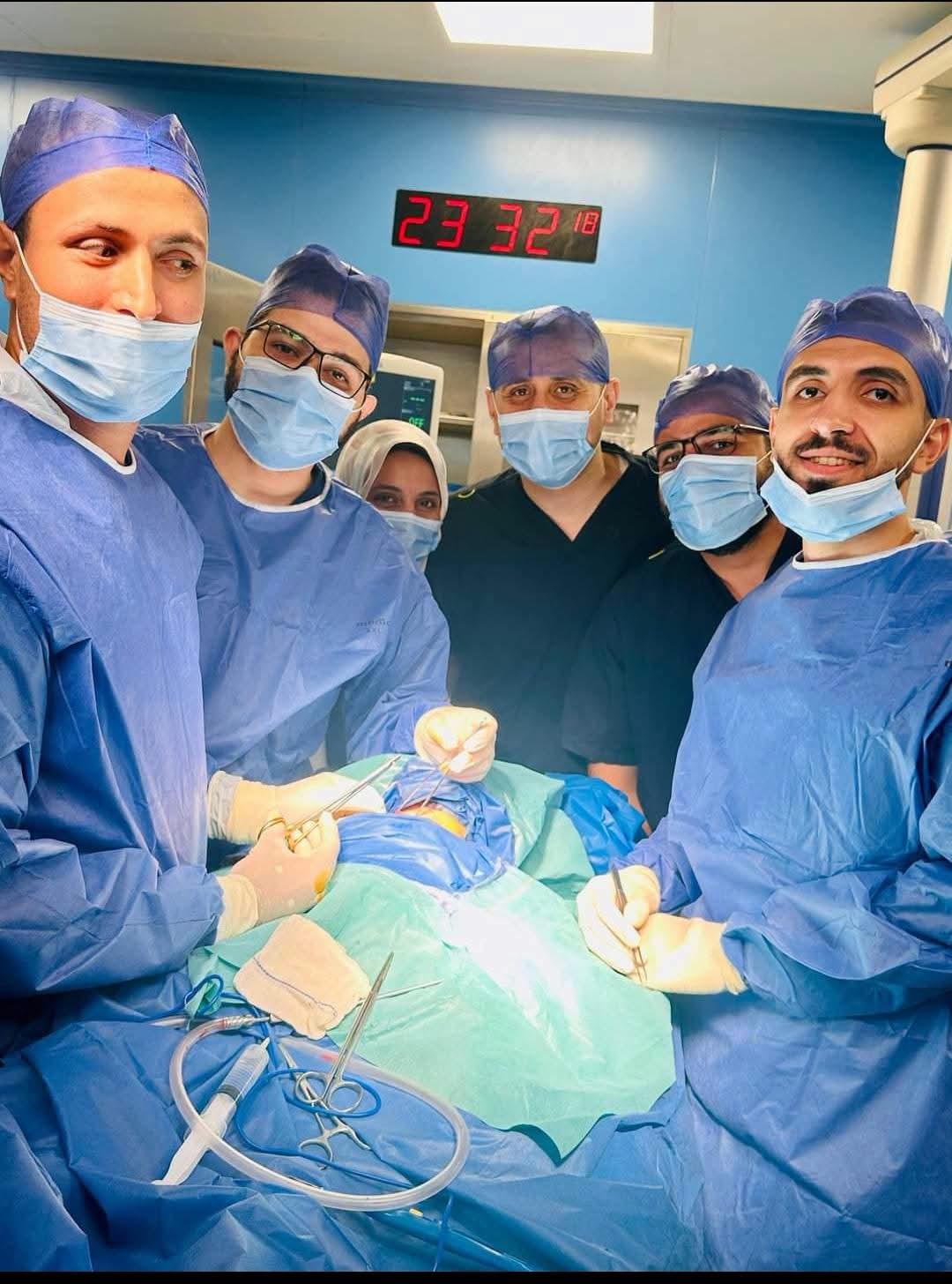 فريق طبى بمستشفيات جامعة بنها ينجح فى إنقاذ طفل بعد اختراق مفك رقبته 