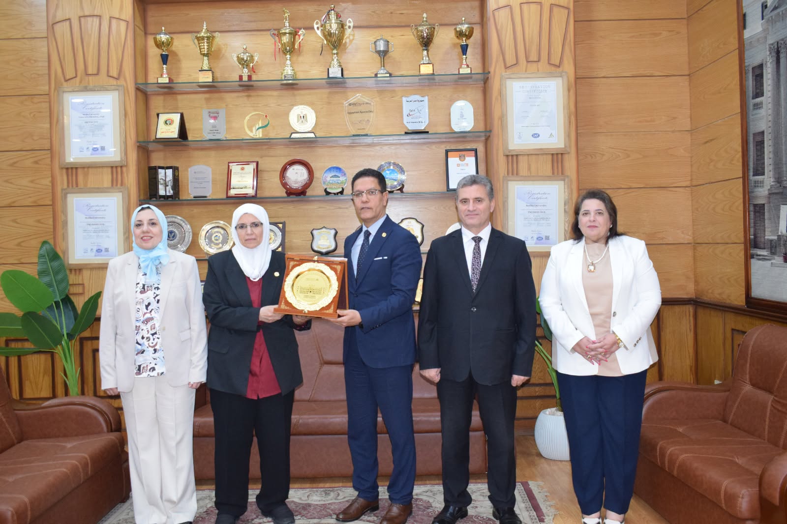 Benha University Council honored the Dean of the Faculty of Veterinary.