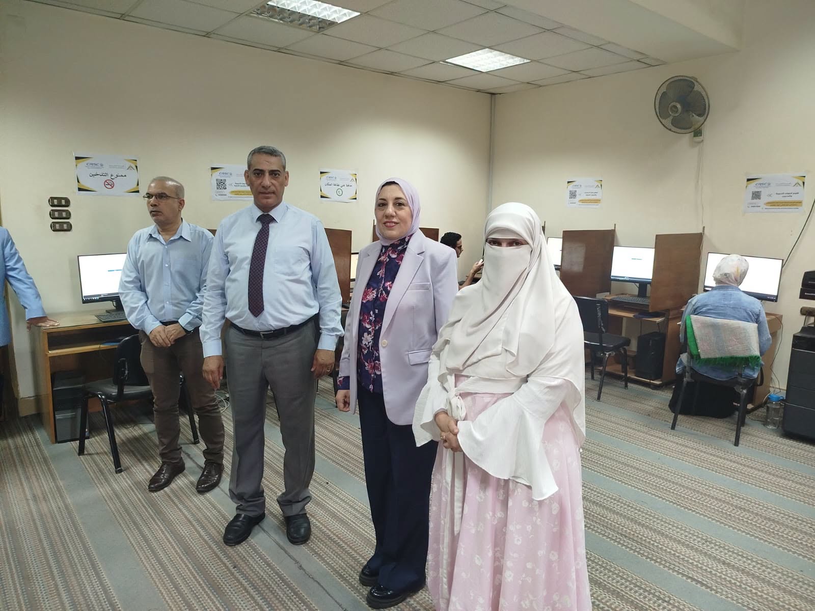 نائب رئيس جامعة بنها للدراسات العليا والبحوث تتفقد معامل التنسيق الإلكتروني بكليتي التجارة والآداب