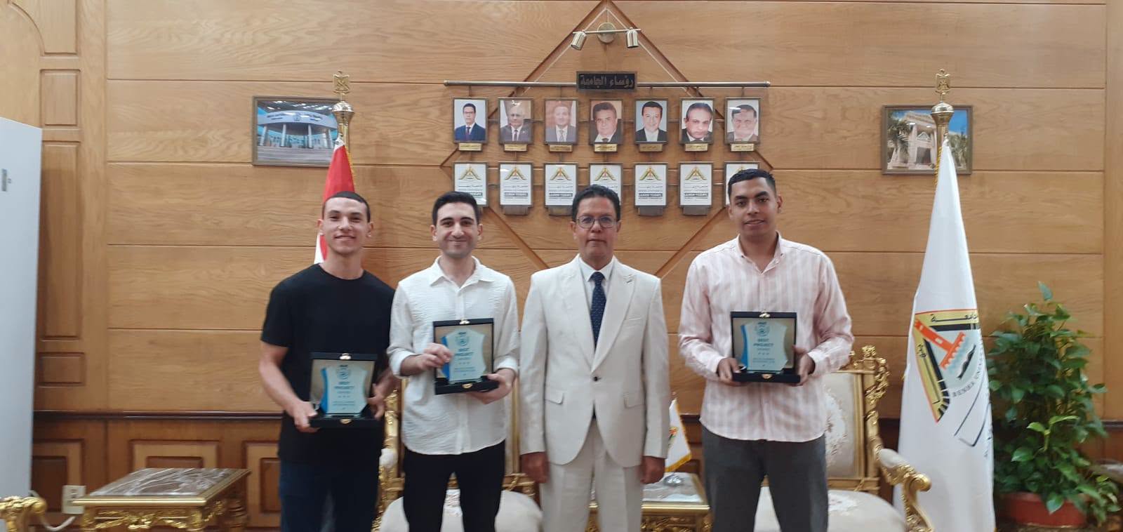 رئيس جامعة بنها يستقبل الطلاب الحاصلين علي المركز الأول بالتدريب الصيفى لشركة الشرق الأوسط للقاحات البيطرية (ميفاك)