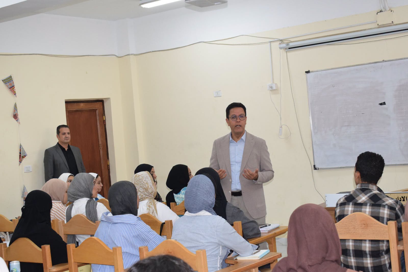 President of Benha University Inspected Academic Progress at the Faculties of Arts and Commerce