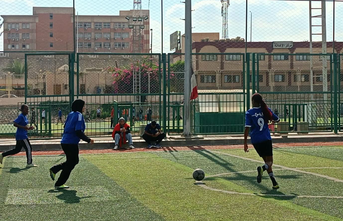 انطلاق الدورة التنشيطية لخماسي كرة القدم للطالبات على ملاعب جامعة بنها