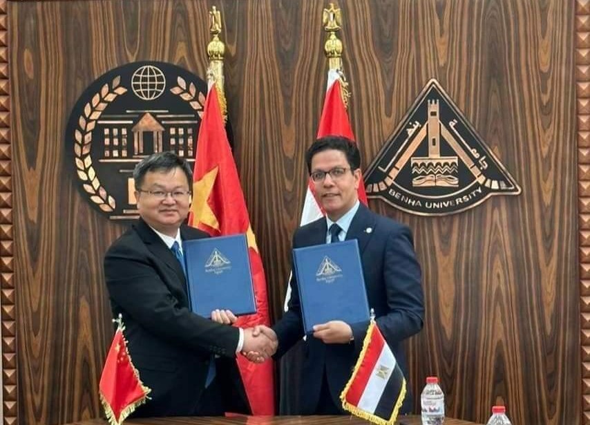 توقيع بروتوكول تجديد التعاون بين جامعة بنها وجامعة ووهان الصينية 